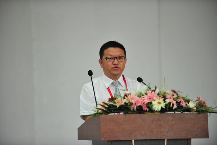 宋德维做校友会筹建工作报告（图为尹梦摄）